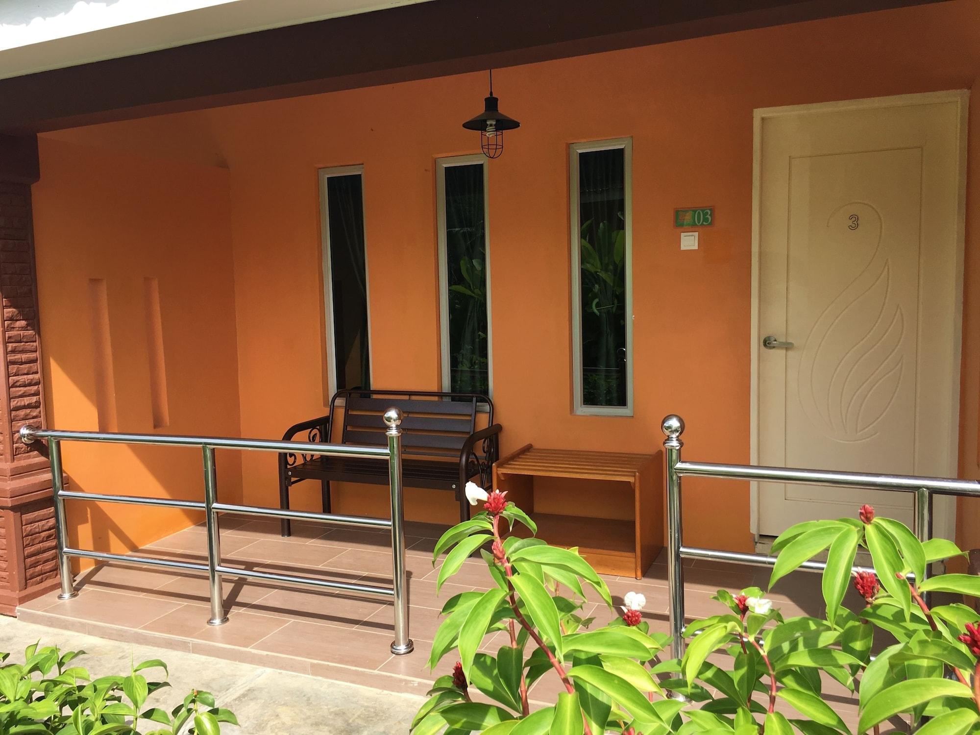 Chuu Pun Village Resort Pantai Cenang  Exterior photo