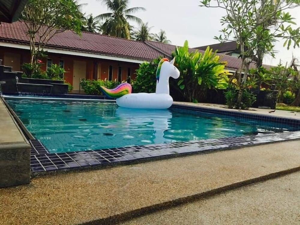 Chuu Pun Village Resort Pantai Cenang  Exterior photo