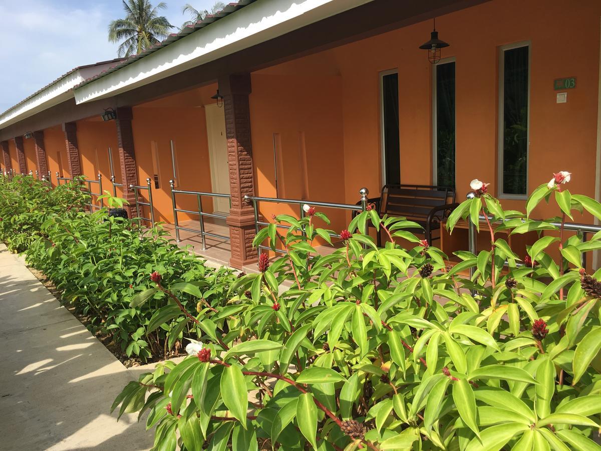 Chuu Pun Village Resort Pantai Cenang  Exterior photo